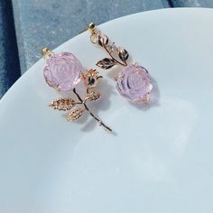 Discover the elegance of these captivating rose earrings, featuring stunning glass-crafted rose blooms and vintage gold tone roots. Inspired by the opulence of the Baroque era, these earrings offer a unique blend of classic beauty and modern design. Lightweight and asymmetrical, these earrings are easy to style, making them the perfect addition to any jewelry collection. 🌹 Glass Rose Blooms: The rose part of the earrings is expertly crafted from glass, capturing the enchanting beauty of the flower in a timeless and elegant design. The exquisite detail and craftsmanship create a captivating and sophisticated accessory. 🕰️ Vintage Gold Tone Roots: Complementing the glass roses, the roots boast a vintage gold tone, adding a touch of Baroque-inspired luxury to these earrings. The combination Rose Flower-shaped Elegant Earrings, Elegant Rose Flower-shaped Earrings, Rose Gold Crystal Earrings As A Gift, Rose Gold Crystal Earrings For Pierced Ears As Gift, Rose Gold Earrings With Rose Flower Design, Rose Gold Flower Design Earrings For Party, Rose Gold Rose Design Earrings For Party, Elegant Rose Design Earrings For Gift, Elegant Rose Drop Flower Earrings