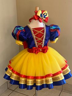 Snow White Birthday Party, Disney Princess Costumes, Snow White Dresses, Snow White Birthday, Diy Kostüm, 파티 드레스, Disney Princess Dresses, Baby Dress Patterns