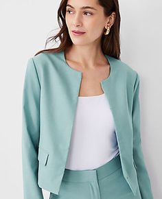 Elevate your wardrobe with the Ann Taylor Crew Neck Jacket in Peacock Teal Melange, a modern twist on classic suiting designed to offer both style and comfort. This jacket is perfect for women who appreciate a tailored fit that flatters any silhouette.

- **Size:** 10 Regular
- **Color:** Peacock Teal Melange
- **Material:** 66% Polyester, 32% Viscose, 2% Spandex
- **Gender:** Female
- **Features:**
  - Crew neck design
  - Long sleeves with functional buttons for styling versatility
  - Front h Elegant Crew Neck Spring Outerwear, Spring Crew Neck Workwear Outerwear, Spring Crew Neck Outerwear For Work, Teal Womens Suit, Tailored V-neck Outerwear With Single Button, Blue Tencel Button-up Top, Blue Button-up Blazer With Welt Pockets, Teal Cardigan, 40 Dress