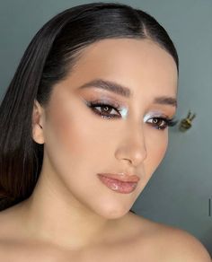 Dusty Blue Makeup, Makeup For Baby Blue Dress, Baby Blue Makeup Looks, Baby Blue Eye Makeup, Makeup Celeste, Baby Blue Makeup, Makeup Looks Prom, Makeup Ojos, Natural Prom Makeup