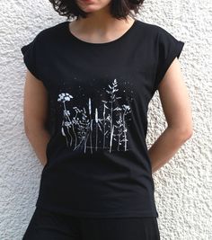 Botanical Screen Printed Shirt for Women Screen Print Shirt, Illustration Tshirt, Wildflower Shirt, Botanical Shirt, Screen Printing Shirts, Floral Graphic, Rolled Sleeves, Plant Illustration, Botanical Print