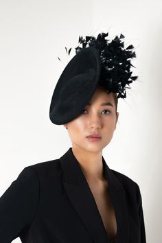 Formal Black Brimmed Costume Hats And Headpieces, Formal Black Brimmed Costume Hat, Formal Black Costume Hats With Curved Brim, Black Formal Costume Hat With Curved Brim, Evening Top Hat For Royal Ascot With Structured Crown, Elegant Black Costume Hats And Headpieces For Events, Formal Black Wide Brim Costume Hat, Elegant Black Evening Headpieces, Formal Hat With Structured Crown For Royal Ascot