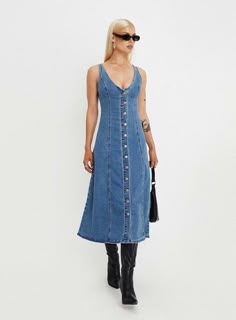 Midler Denim Midi Dress Mid Blue Midi Jean Dress Outfit, Jean Dress Styling, Vintage Denim Dress Outfit, Demin Dresses Outfits, Long Jean Dress Outfit, Long Denim Dress Outfit, Long Jean Dress, Country Homecoming, Jean Dress Outfit