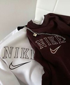 Nike Hoodie Outfit, Nike Fits, Nike Clothes, Cute Nike Outfits, Cute Nike, Nike Sweater, Sweatshirt Outfit, Nike Sweatshirts, Simple Trendy Outfits