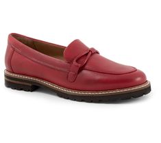 Glide along in streamlined comfort wearing these classic loafers outfitted with a cloud-soft cushioned footbed to keep you going all day. From Trotters. Lug Loafers, Classic Loafers, Most Comfortable Shoes, Comfort Wear, Loafers For Women, Comfortable Shoes, Fashion Shoes, Oxford, Loafers