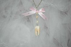 Teeth Aesthetic, Teeth Jewelry, Baby Pink Aesthetic, Tooth Necklace, Kawaii Core, Fairy Aesthetic, Funky Jewelry, Doll Parts, Vintage Pearls