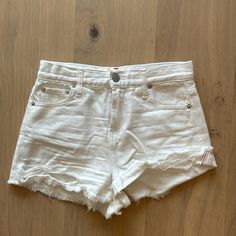 Alice And Olivia Brand New Never Worn White Denim Shorts Trendy White Jeans With Built-in Shorts, Chic Distressed Cotton Jean Shorts, White Denim Jean Shorts With Frayed Hem, White Mid-rise Jeans With Built-in Shorts, Chic White Relaxed Fit Jean Shorts, White Summer Jean Shorts With Frayed Hem, Summer White Cutoff Jean Shorts, White Jean Shorts With Frayed Hem For Summer, White High-rise Denim Jean Shorts