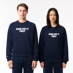 Fly the Lacoste flag in this comfortable fleece sweatshirt. Featuring a piqué-effect “René did it first” slogan and a classic sporty cut.