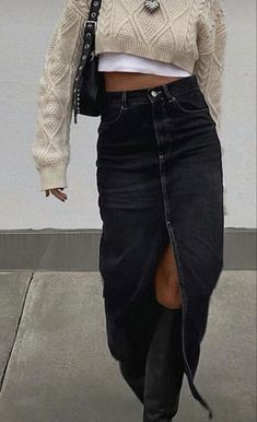 Maxi Skirt Outfits, Berlin Fashion, Black Denim Skirt, Cooler Look, Outfit Inspo Fall, Winter Fashion Outfits