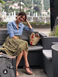 Spring Skirt Outfits, Lake Maggiore, Tropical Fashion, Cotton Kurti, A Rainy Day, Rainy Day Outfit, Day Outfit, Casual Chic Style, Curvy Outfits