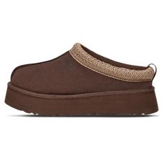 The UGG Tazz Slipper in Burnt Cedar (Women's) is a luxurious choice for ultimate comfort and style. Crafted with meticulous attention to detail, these slippers are perfect for those seeking a touch of sophistication in their loungewear. The rich Burnt Cedar color adds a warm and cozy feel, ideal for relaxing at home. Pamper your feet with the plush comfort of the UGG Tazz Slipper. Step into elegance and relaxation with this exceptional footwear choice. Travis Scott Clothing, Tazz Slipper, Ugg Tazz, Ugg Tasman Slippers, Nike Air Jordan Shoes, Ugg Tasman, Jordan 2, Womens Jordans, Shades Of Brown