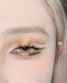 Ethereal Make Up Look, Cute Gen Z Outfits, Fun Makeup Ideas Hooded Eyes, Pale Yellow Makeup, Prom Makeup Graphic Liner, Light Pink And Gold Makeup Looks, Korean Makeup Western Face, Silver And Gold Makeup Looks, Ethereal Prom Makeup