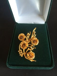 Vintage Coro Gold Tone Rose Bouquet  Brooch Geometric Scarf, Bouquet Brooch, Brooch Bouquets, Bouquet Design, Rose Bouquet, Vintage Costume Jewelry, Vintage Costumes, Costume Jewelry, Gold Tones