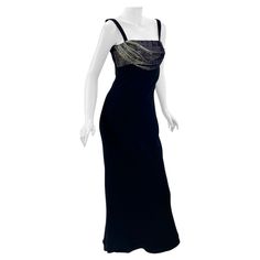 Vintage Versace Gown, Versace Old Dresses, Vintage Gianni Versace Dress, Versace Archive Dress, Gianni Versace 90s, Gianni Versace Spring 1995, Versace 90s, Versace Dress Black Gold Chain, Vintage Evening Gowns