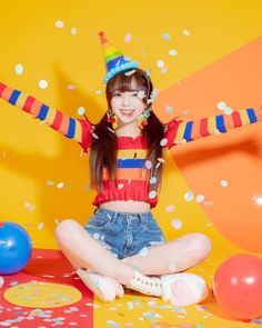 Childish Photoshoot, Birthday Pose Reference, Cheerful Pose, Bright Photoshoot, Flower Photoshoot Editorial, Korean Couple Photoshoot, Flower Photoshoot