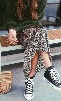 falda midi animal print Skirt Diy, Winter Skirt, Looks Street Style, Street Style Winter, Winter Trends, Mode Inspo, Inspired Outfits, 가을 패션, Fashion Mode