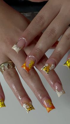 Summer Nails Duck, Short Yellow Nails Design, Short Extra Nails, Yellow Duck Nails, Duck Nail Ideas, Tropical Acrylic Nails, Cute Duck Nails, Nails Vacay, Yellow Summer Nails