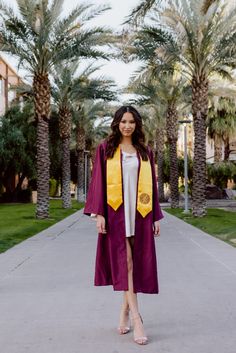 #seniorpictures Senior Graduation Pictures, Grad Outfits, Graduation Photography Poses, Senior Photo Outfits, Graduation Photography, Senior Graduation, Grad Pics, Graduation Photos, Graduation Pictures