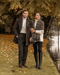 Winter Fashion Outfits Couples, Classy British Outfits, Lydia Elise Millen Outfits Autumn, Laura Piana Outfit, Old Money Family Outfits, English Countryside Aesthetic Outfit, English Preppy Style, English Countryside Style Fashion