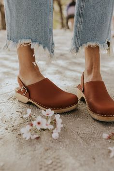 A versatile Swedish clog with '70s-inspired details that feature a supportive, contoured footbed and a convertible, adjustable belt that flips back to serve as a slingback strap. With spring in full swing + summer on the horizon, these clogs are surefire way to up your outfit game! Pair with your favorite denim, skirts, and dresses to effortlessly level up any look. Handmade in Sweden with Swedish Alderwood and Italian leather Buffalo Plaid Dress, Birkenstock Clogs, Clogs Outfit, Brown Clogs, Swedish Clogs, Basic Heels, Mary Jane Shoes Womens, Pu Heels, Happy Socks