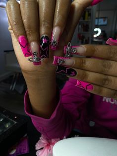 Short Nail Set With Initial, Valentine’s Day Nails Red And Pink, Square Acrylic Nails With Initial, His Initials Nails, Nail Ideas Initials, Letter Nails Initials, Nails With K Initial, J Nails Initial, K Initial Nails