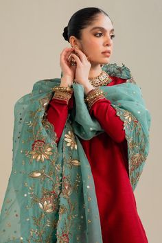 Pakistani Fancy Dresses, Traditional Indian Outfits, Simple Pakistani Dresses, Bridal Dress Design, Designer Party Wear Dresses, Boutique Dress Designs, Party Wear Indian Dresses, Fancy Dress Design