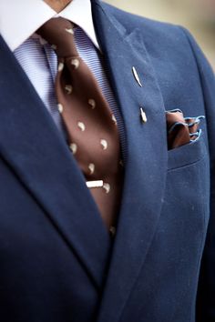 Corrupt Gentleman Blue Suit Brown Tie, Suit Brown, Style Gentleman, Light Blue Suit, Outfits Hombre, Brown Tie, Navy Blue Suit, Plaid Suit