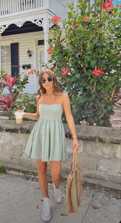 Converse Outfit Summer, White Converse Outfits, Dress With Converse, Style Converse, Mode Hippie, Outfits Modest