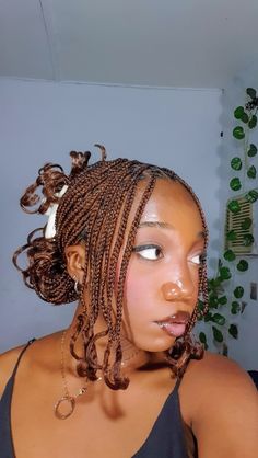 Braided Hairstyles Short Box Braids, Style Short Braids Black Women, Mini Box Braids With Curly Ends, Short Braids Aesthetic, Short Braids For School, Face Framing Braids Black Women, Short Braids Ideas For Black Women, Short Braids Hairstyles With Curls, Short Braids Styles For Black Women