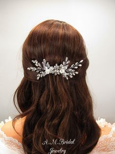 Prom Hairstyles With Hair Comb, Hairvine Bridal Hairstyles, Hairstyles With Comb Clip, Hair Comb Clip Hairstyles, Bridesmaid Hair Clip, Titanic Photoshoot, Wedding Hair Clips Side, Hair Comb Hairstyles, Hair Clips For Wedding