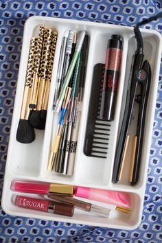 Unconventional Ways to Store Your Makeup - Beauty Product Organization - Cosmopolitan Organize Makeup Drawer, Ways To Organize Makeup, Makeup Storage Hacks, Organize Makeup, Makeup Drawer Organization, Makeup Drawer, Beauty Organization, Ways To Organize