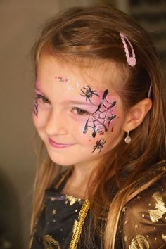 Maquillaje Halloween Infantil, Kids Witch Makeup, Witch Face Paint, Face Painting Halloween Kids, Spider Web Makeup, Halloween Makeup Witch, Witch Makeup, Kids Face Paint