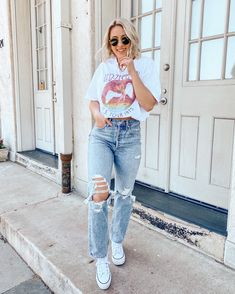 Hi Top Platform Converse Outfit, Cute Casual Outfits With Converse, Ways To Style Platform Converse, Converse High Tops With Jeans, White Platform Converse Outfit Jeans, Platform Converse With Jeans, Outfits With Converse High Tops Platform