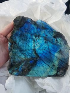 Labradorite Crystal Aesthetic, Labradorite Aesthetic, Crystal Drawing, Crystal Vibes, Crystal Aesthetic, Pretty Rocks, Crystal Healing Stones, Labradorite Crystal, Minerals And Gemstones