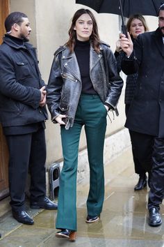 Alexa Chung Outfits, Alexa Chung Street Style, Oufits Casual, Alexander Skarsgard, Alex Turner, Alexa Chung, Fashion Icons, Cool Street Fashion