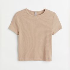 H&M Beige Ribbed Crop Top (S) Short, Fitted Top In Soft Ribbed Jersey. Round Neckline And Short Sleeves. Sizethe Model Is 174cm/5'9" And Wears A Size S Fitfitted Compositioncotton 95%, Spandex 5% Additional Material Informationshell: Recycled Cotton 25% - Never Worn - New Without A Tag; No Stains Or Snags - Unavailable In Size Small On H&M Website High Water Jeans, Skirt And Jeans, Beige Crop Top, Cute Summer Shirts, Beige Crop Tops, Mock Neck Tank, Peplum Skirt, Brown Skirt, Beige Shorts