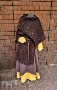 Large Cloth Wool Shawl Viking Medieval LARP SCA Cosplay - Etsy Viking Shawl, Larp Diy, Larp Fashion, Shoulder Scarf, Viking Garb, Aged Clothing, Wool Accessories, Oversized Scarf, Large Scarf