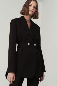 The #VBAW18 clean lined blazer accentuated at the waist with a military style belt. Peplum Blazer, Black Peplum, Latest Tops, Oversized Jacket, Military Style, Black Blazers, Military Fashion, Beautiful Fashion, Victoria Beckham