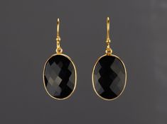 A pair of large oval black onyx stones set in sterling silver bezel earrings: 1. Stone : black onyx  2. Stone shape/size:      oval 26 x 20 mm  3. earring total length ~ 46 mm 4. bezel material: gold plated   5. earring hook: gold plated or sterling silver 6. an optional custom jewelry card, printed with your personalized gift message on heavy weight cardstock, in elegant font and layout. Packaged in my shop's premium gift box. Earrings in other colors/stones are available. Please browse my othe Elegant Black Oval Earrings, Classic Black Oval Earrings, Black Oval Earrings For Formal Occasions, Black Onyx Oval Earrings, Black Dress Earrings, Dress Earrings, Black Onyx Earrings, Bezel Earrings, Black Earrings Dangle