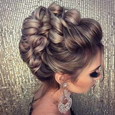 Mother Of The Bride Hair, Beautiful Hairstyle, Hair Upstyles, Bridal Hair Updo, Wedding Hair Inspiration, Penteado Cabelo Curto, Wedding Hair And Makeup, Bride Hairstyles, Bridesmaid Hair