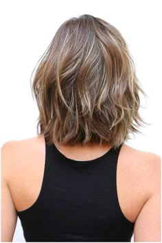 20 Short Shoulder Length Haircuts Back Of Bob Haircut, Bob Haircut Back View, Shoulder Length Wavy Hair, Long Bob Haircuts, Haircuts For Wavy Hair, Hair 2018, Shoulder Length Hair Cuts, Penteado Cabelo Curto, Medium Hair Cuts