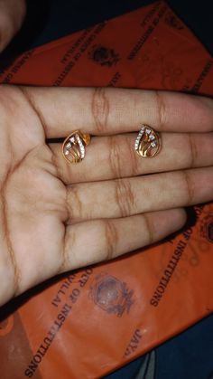 4 Grams Gold Ear Rings Latest Design, 4 Grams Gold Ear Rings, Studs Earrings Gold India, Gold Ear Rings, Gold Earrings For Kids, White Jewellery, Small Earrings Gold, Gold Jewelry Outfits, Gold Jewellry