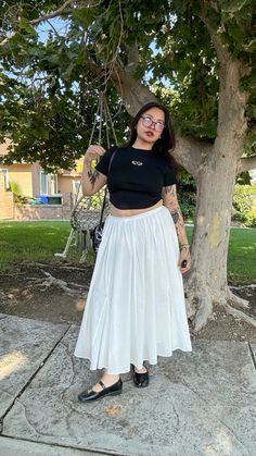 Funk Outfit, Midsize Fits, Chubby Outfit Ideas, Plus Size Long Skirts, Maxi Skirt Plus Size, Coast Outfit, White Skirt Outfits, Curvy Casual Outfits, Midsize Outfits