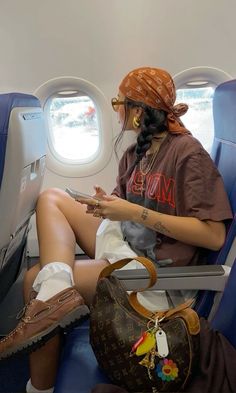 Airport Chic Outfit Summer, Capetown Outfit Ideas, Central America Vacation Outfits, Art Walk Outfit, Socal Outfit Ideas, Summer Fit Y2k, Scorpio Clothing Style, Europe Aesthetic Outfit Summer, Beach In December Outfits