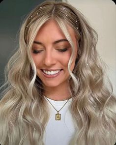 Senior Prom Hairstyles, Cute Prom Hairstyles, Rambut Brunette, Formal Hairstyles For Long Hair, Mode Editorials, Simple Prom Hair, Ball Hairstyles, Hoco Hairstyles, Dance Hairstyles