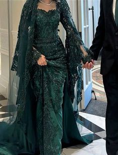 Green Wedding Nikkah Dress Emerald Green Elegant Dresses, Green Nikkah Dress, Green Engagement Dress, Emerald Green Outfit Ideas, Green Nikkah, Nikkah Look, Baju Kahwin, Green Wedding Dresses, Nikkah Dress