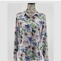 H&M Blouse Nwot White Floral Collared Button Up Top Size 4 Small. Condition Is New Without Tags. Bust 37” Length 27 1/2” H&m Blouse, Button Up Top, White Blue, Blue White, H&m, Button Up, Color Blue, Top Blouse, Size 4