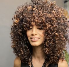 Cut For Curly Hair, Curly Hair Texture, Short Asymmetrical Haircut, Curly Hair Highlights, Curly Hair Ideas, Curly Pixie Hairstyles, Dark Curly Hair, Asymmetrical Haircut