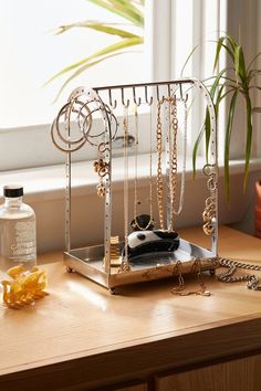 Urban Outfitters Dorm, Necklace Holder Wall, Urban Outfitters Jewelry, Uo Home, Small Room Decor, Dorm Ideas, Storage Stand, Vanity Decor, Mirror With Shelf