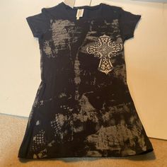 Nwt & Vintage Ocasion Black Gothic Cross T-Shirt Fabric Content Is In The Photo Approximately 13 Inches From Pit To Pit Beautiful Embellished Cross On The Front Angel Wings On The Back Junior Size S (6760) Gothic Cross, Gothic Crosses, Cross Shirts, Gothic Clothes, Bow Detail Dress, Clothing Design, Shirt Fabric, Polo Dress, Guest Dresses